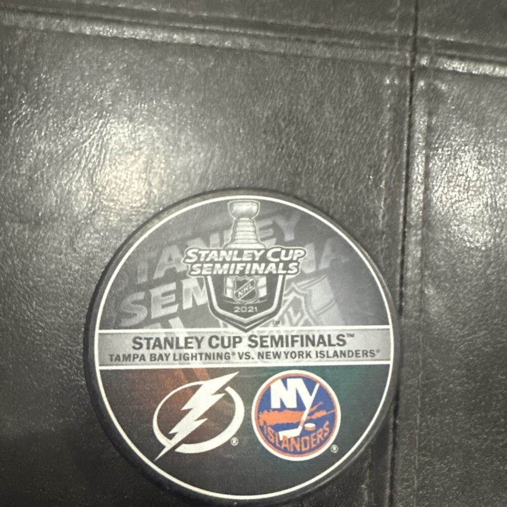 2021 Stanley Cup Semifinals Lightning Islanders Dueling Match-Up Hockey Puck NHL
